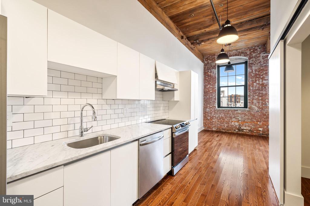 1801 N HOWARD STREET Unit: 207