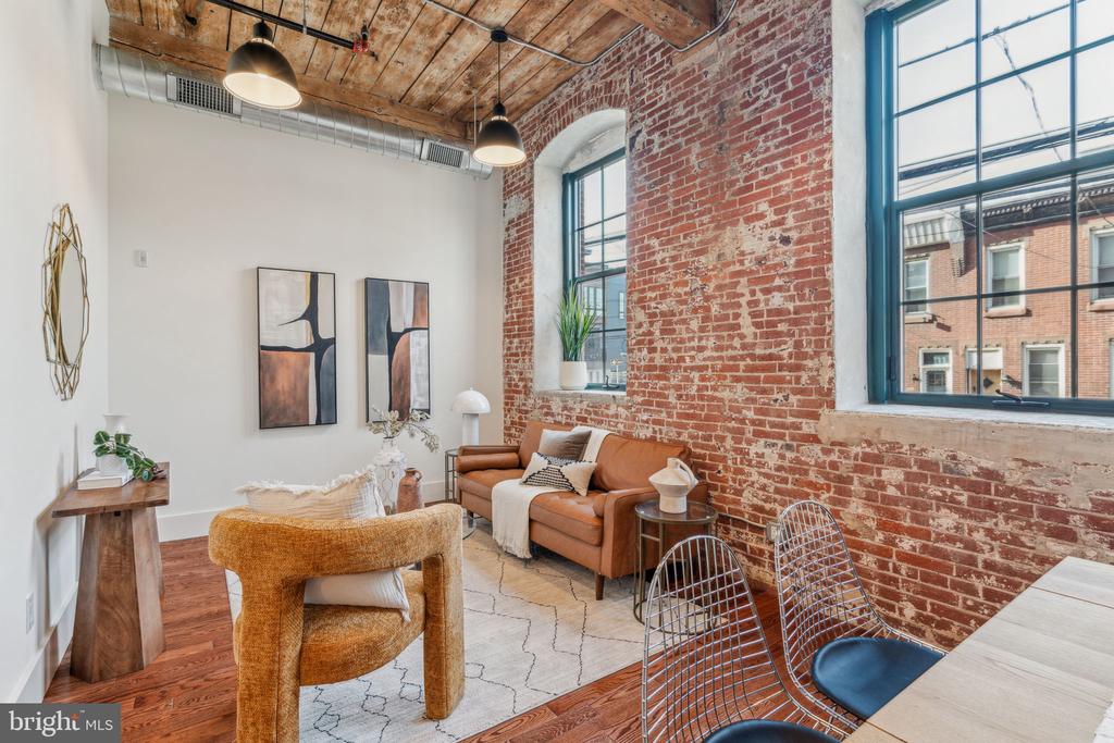 1801 N HOWARD STREET Unit: 207