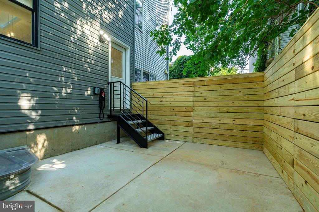 1421 21ST STREET