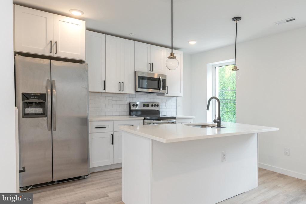 2120 W MASTER STREET Unit: 3