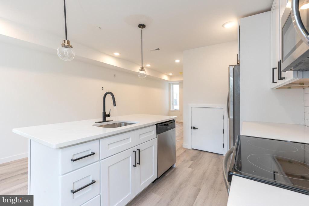 2120 W MASTER STREET Unit: 3