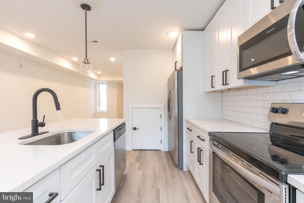 2120 W MASTER STREET Unit: 3