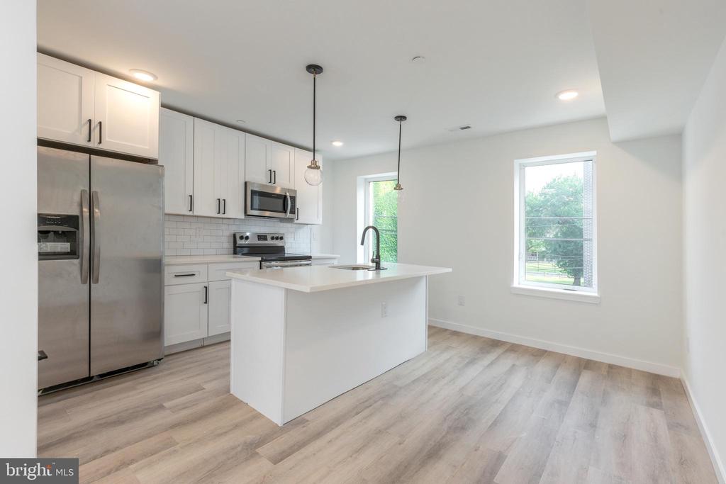 2120 W MASTER STREET Unit: 3