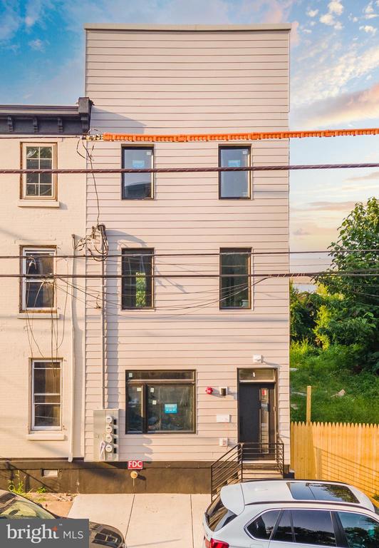 2120 W MASTER STREET Unit: 3