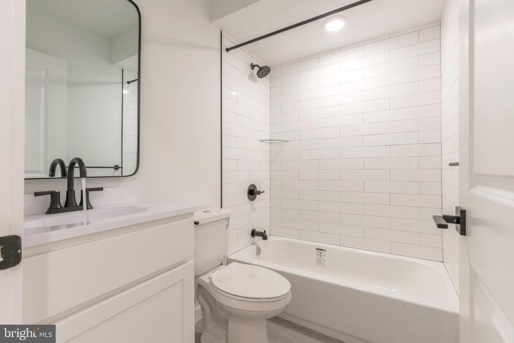 2120 W MASTER STREET Unit: 3