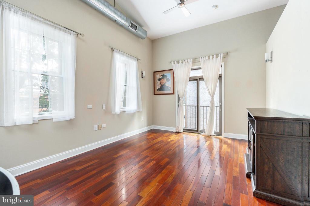 1309-11 N LAWRENCE STREET Unit: 10