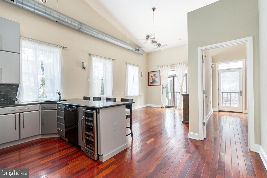 1309-11 N LAWRENCE STREET Unit: 10