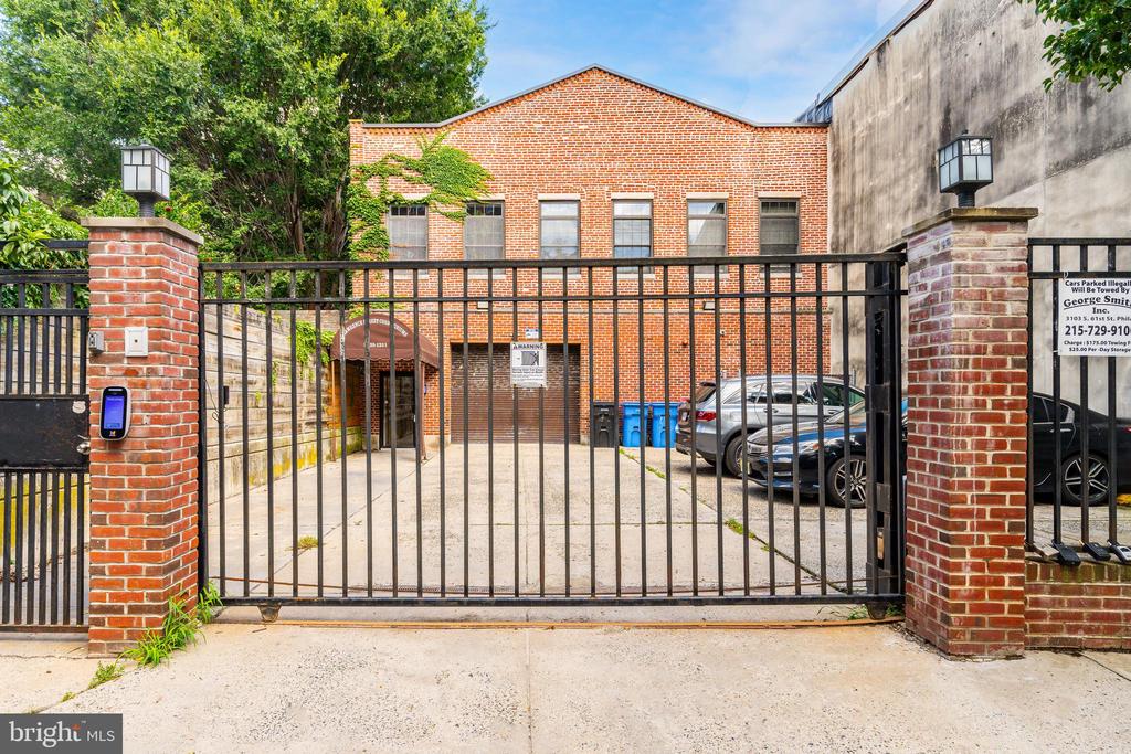 1309-11 N LAWRENCE STREET Unit: 10