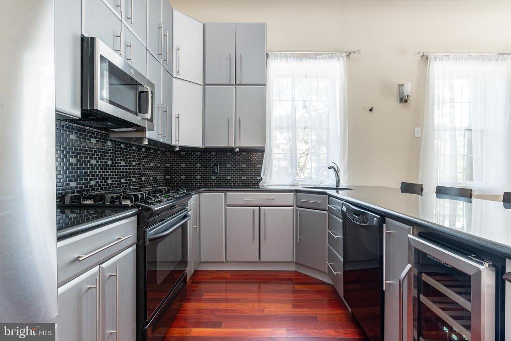 1309-11 N LAWRENCE STREET Unit: 10