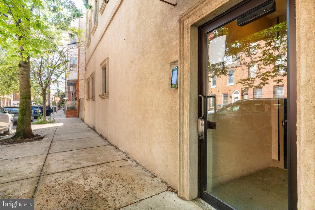 1309-11 N LAWRENCE STREET Unit: 10