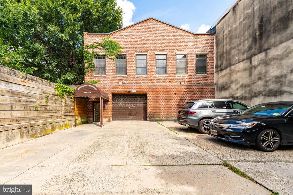 1309-11 N LAWRENCE STREET Unit: 10