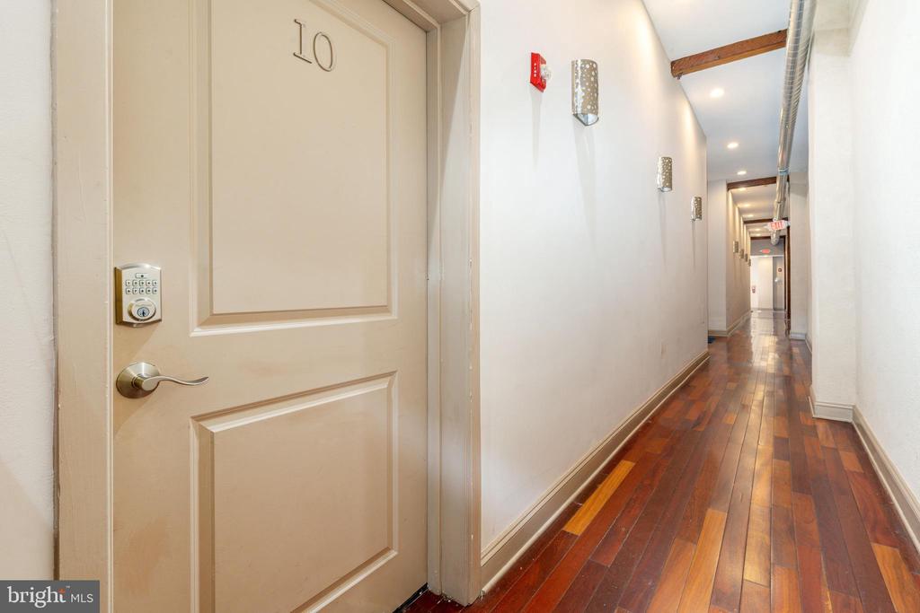 1309-11 N LAWRENCE STREET Unit: 10