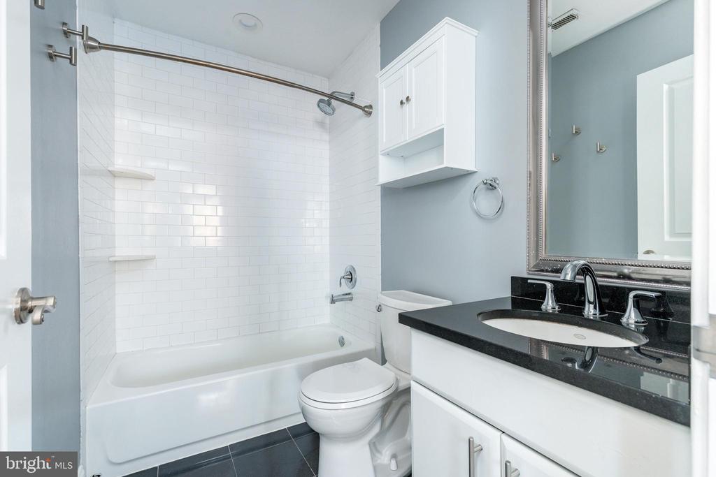 1309-11 N LAWRENCE STREET Unit: 10