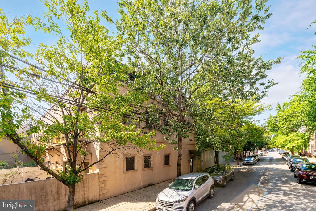 1309-11 N LAWRENCE STREET Unit: 10