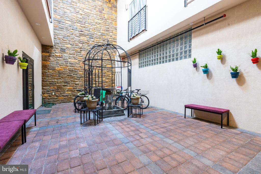 1309-11 N LAWRENCE STREET Unit: 10