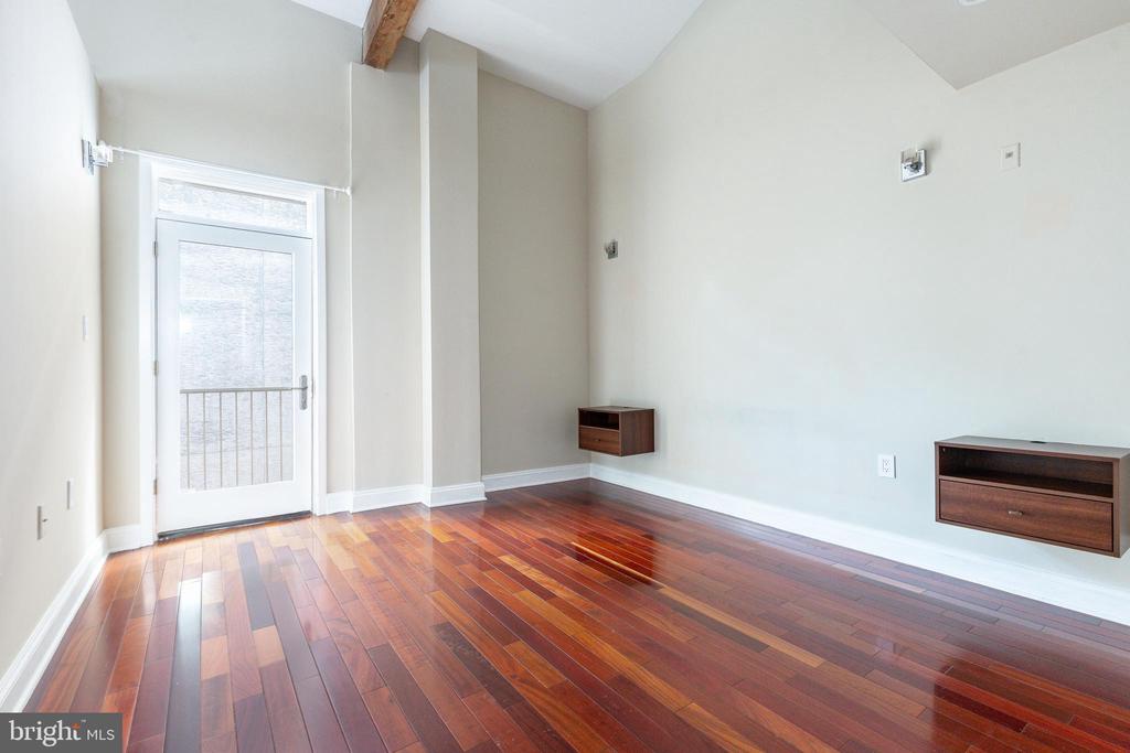 1309-11 N LAWRENCE STREET Unit: 10