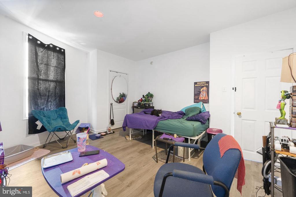 1848 POINT BREEZE AVENUE