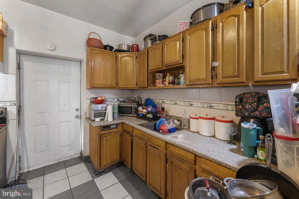1848 POINT BREEZE AVENUE