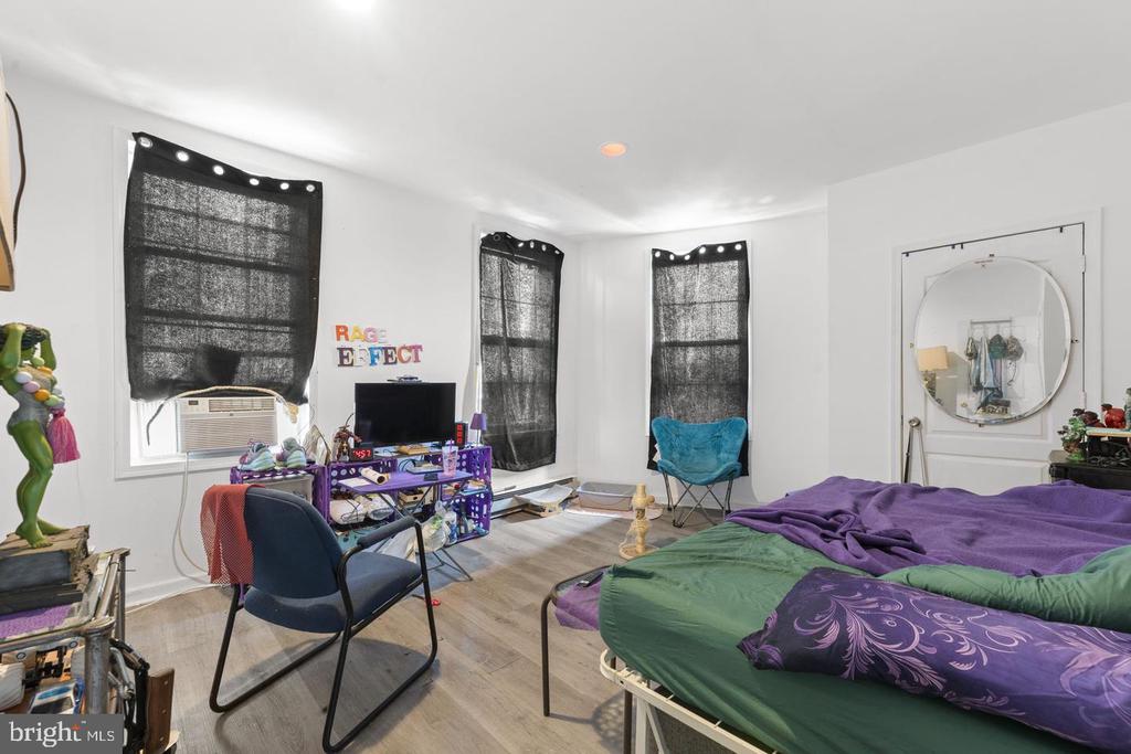 1848 POINT BREEZE AVENUE