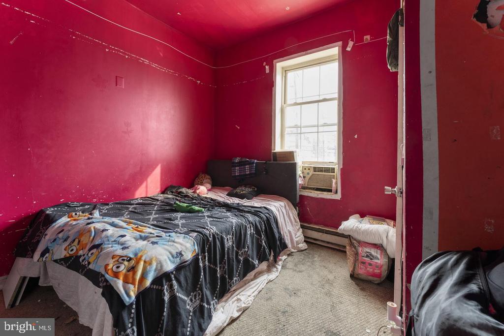 1848 POINT BREEZE AVENUE