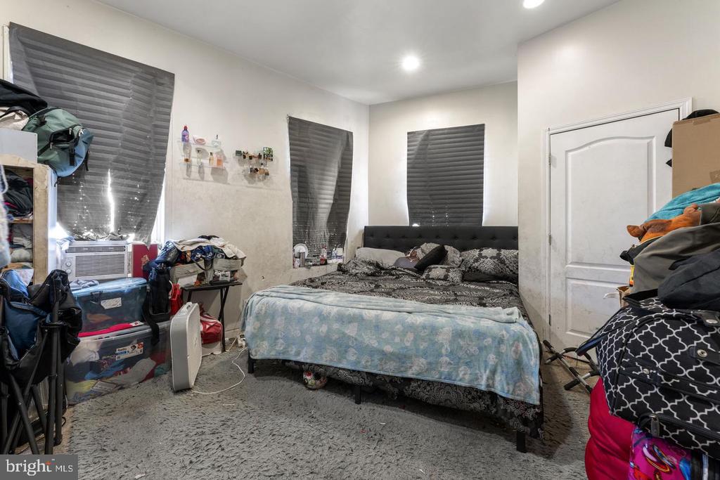 1848 POINT BREEZE AVENUE