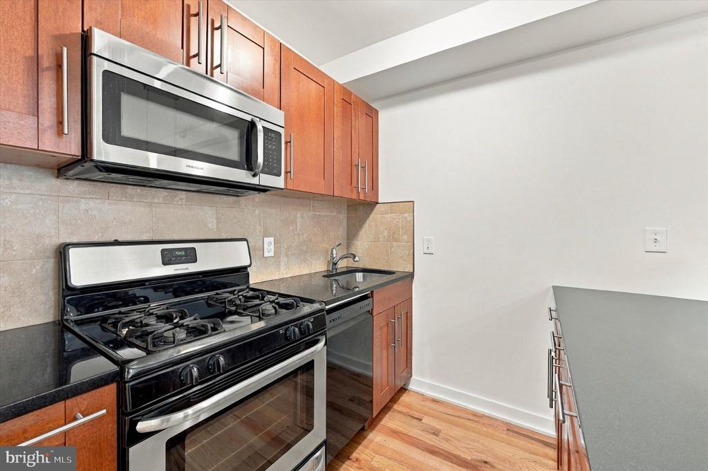 3002 W GIRARD AVENUE Unit: 1