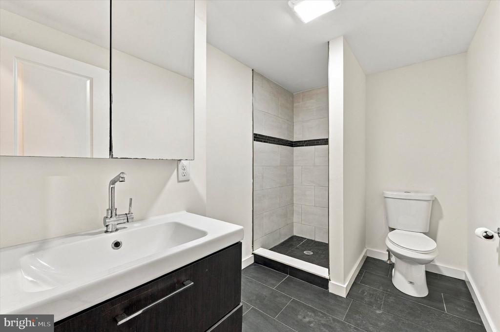 3002 W GIRARD AVENUE Unit: 1