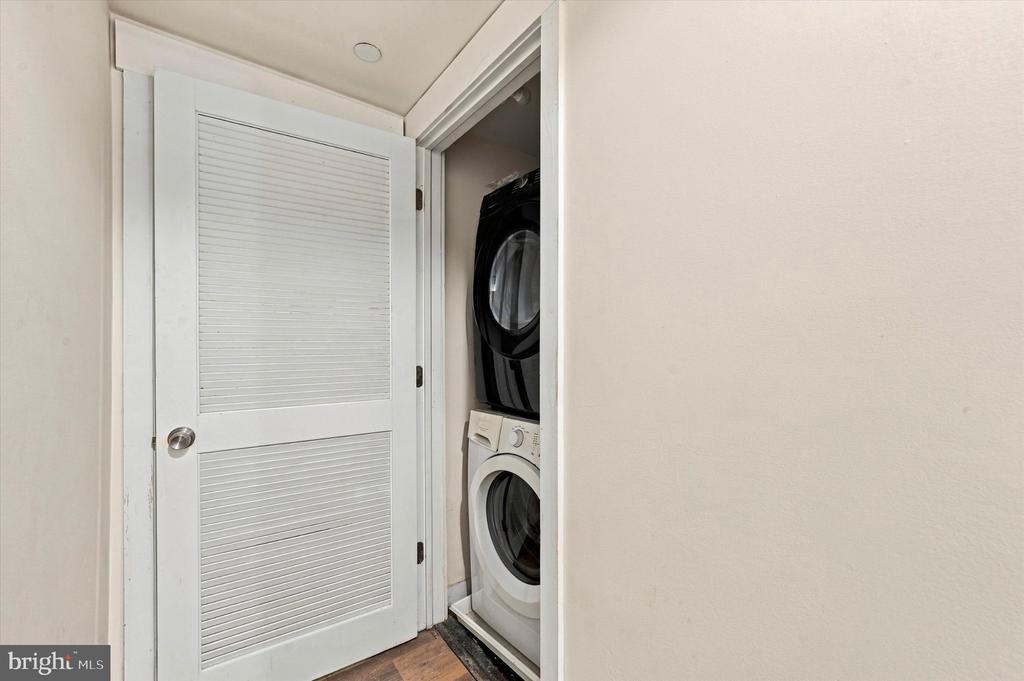 3002 W GIRARD AVENUE Unit: 1