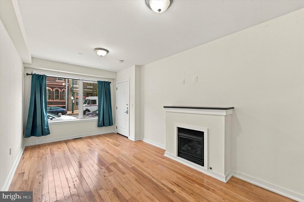 3002 W GIRARD AVENUE Unit: 1