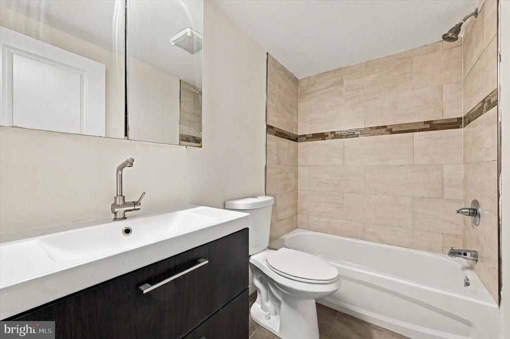 3002 W GIRARD AVENUE Unit: 1