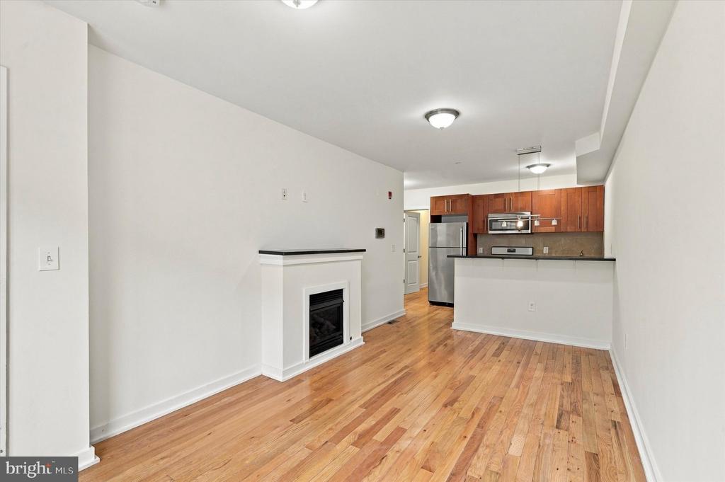 3002 W GIRARD AVENUE Unit: 1