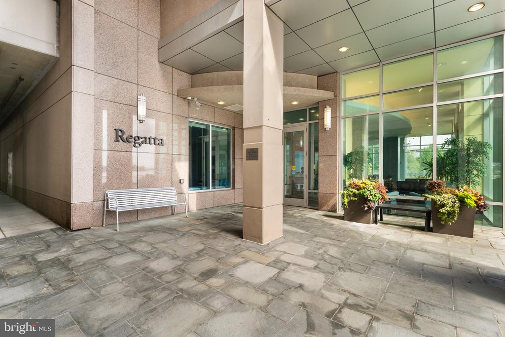 901 N PENN STREET Unit: R2003