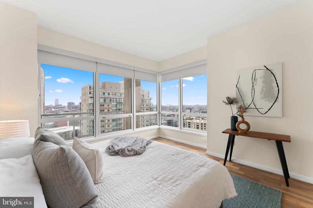 901 N PENN STREET Unit: R2003