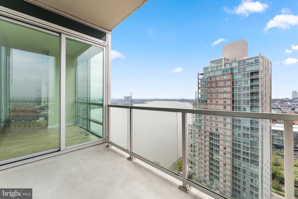901 N PENN STREET Unit: R2003