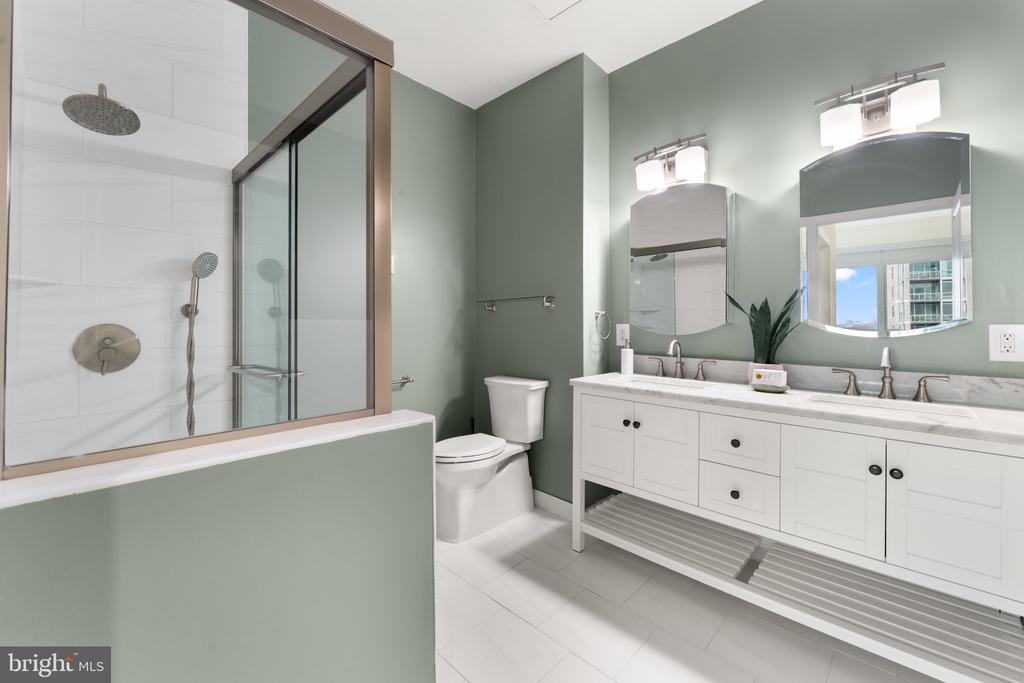 901 N PENN STREET Unit: R2003