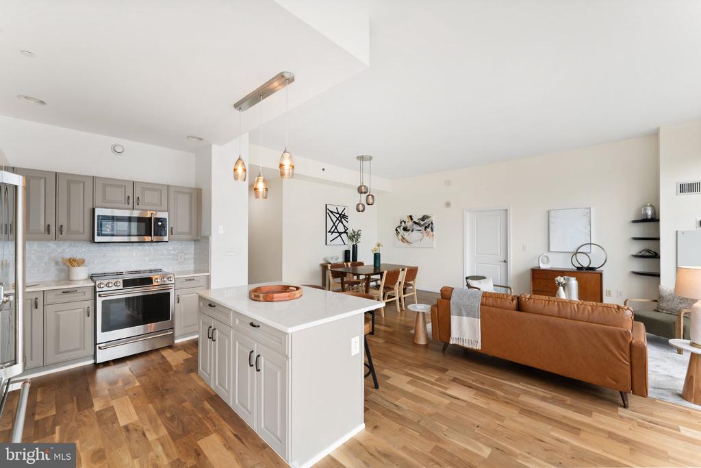 901 N PENN STREET Unit: R2003
