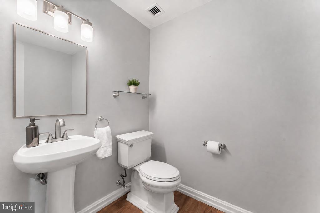 901 N PENN STREET Unit: R2003