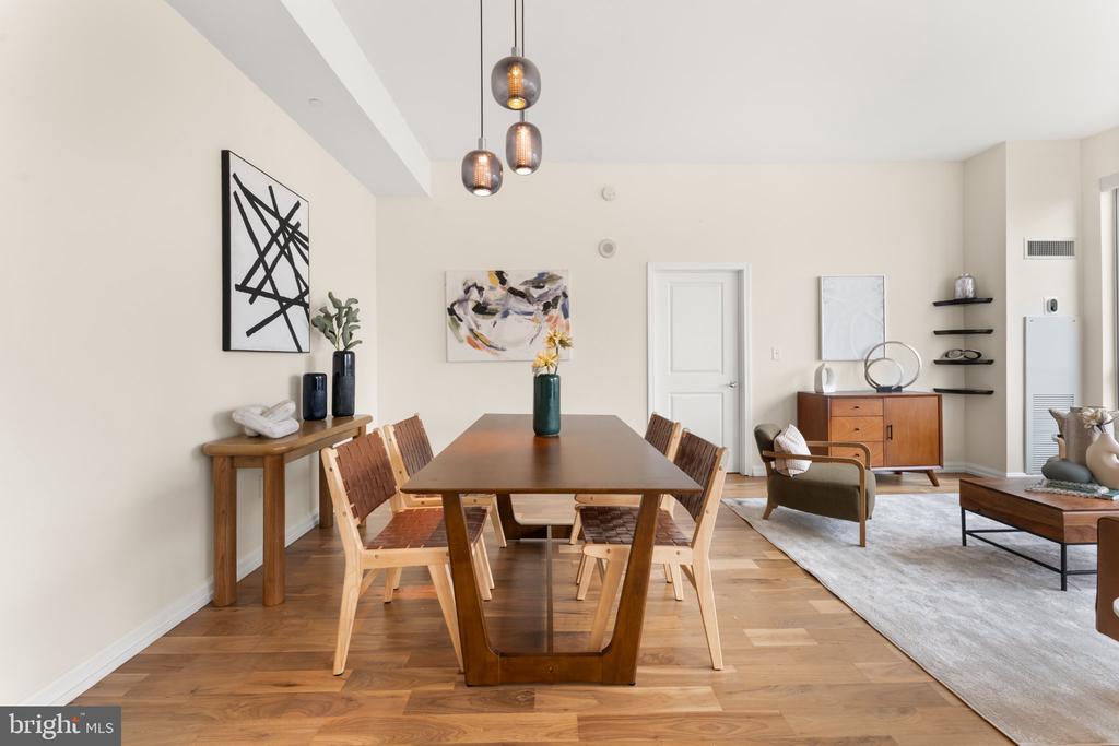 901 N PENN STREET Unit: R2003