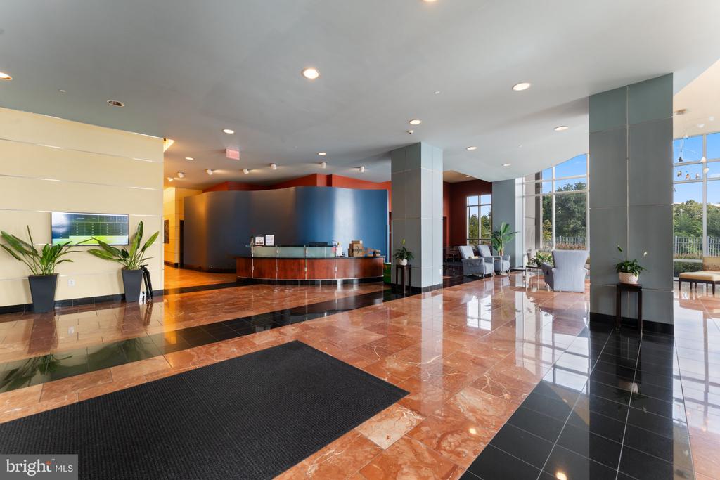 901 N PENN STREET Unit: R2003