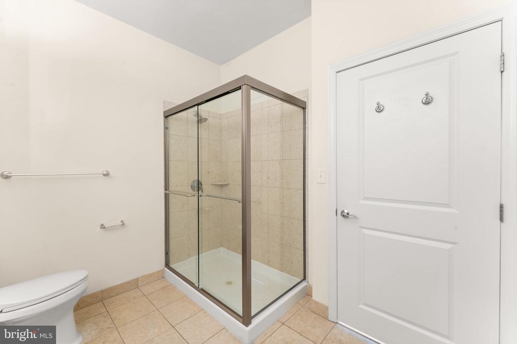 901 N PENN STREET Unit: R2003