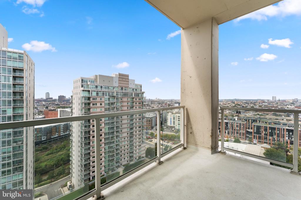 901 N PENN STREET Unit: R2003