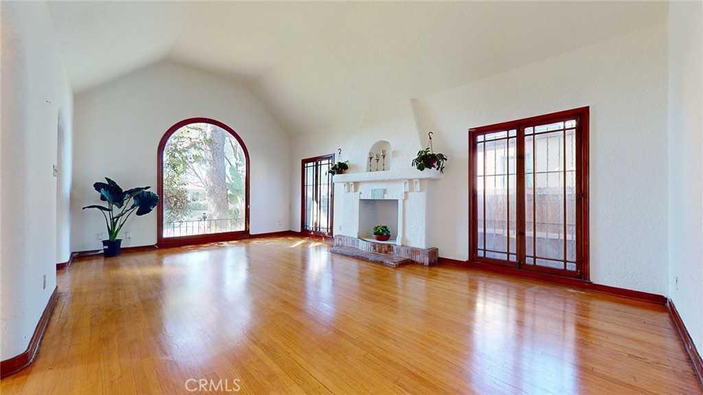 344 N Vista Street