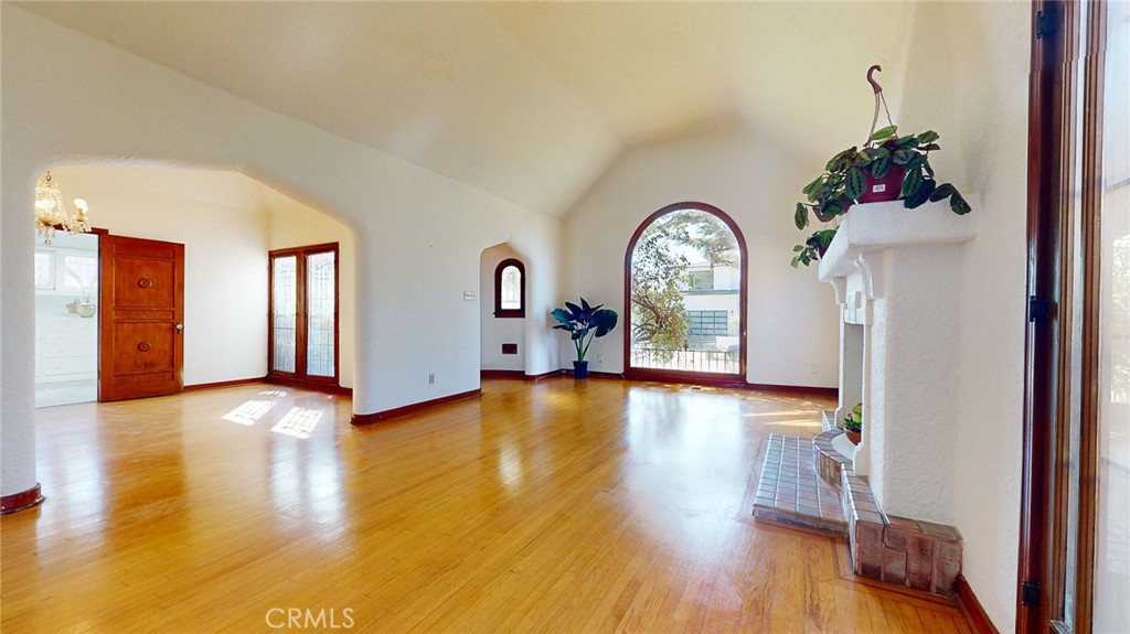 344 N Vista Street