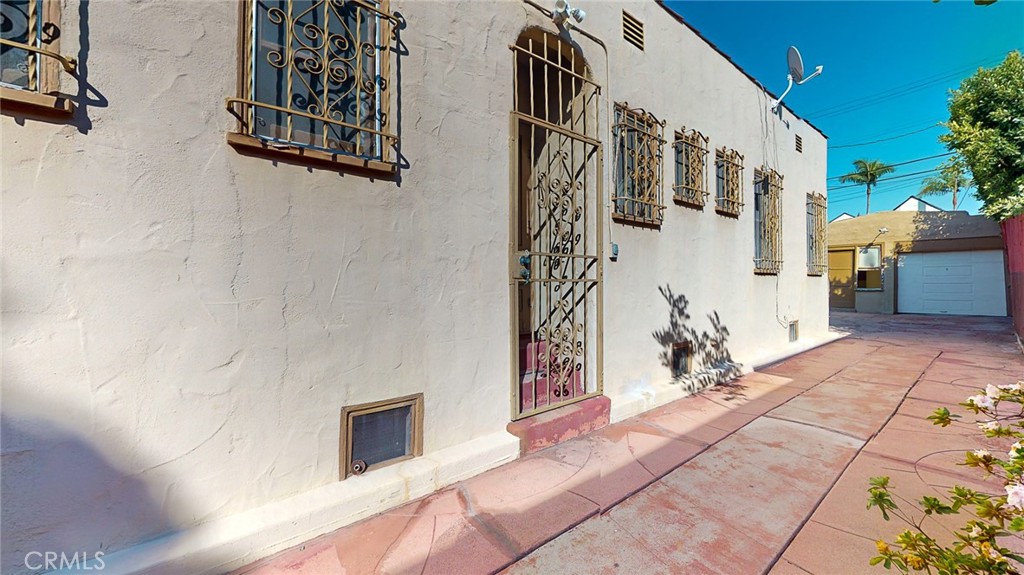 344 N Vista Street