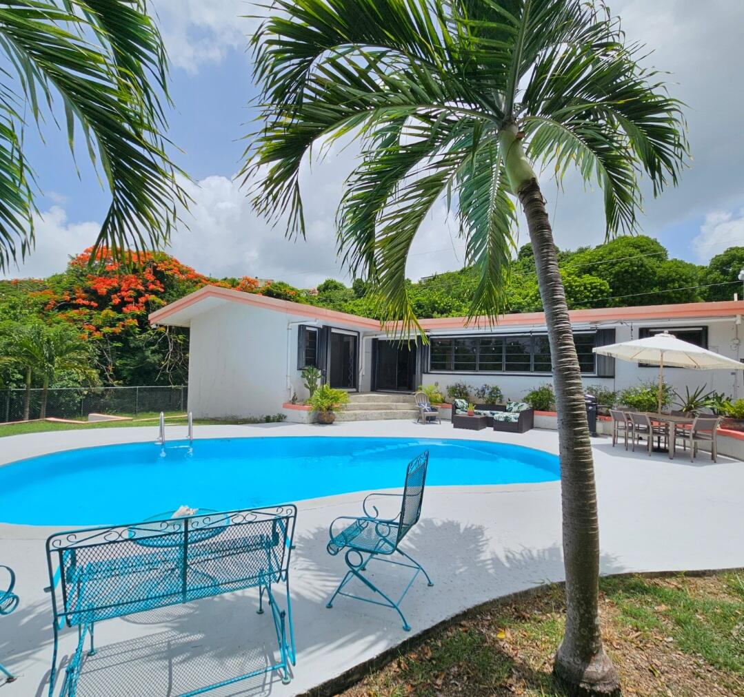 28 A&C Rattan QU, 28 A&C, St. Croix Unit: 28 A&C