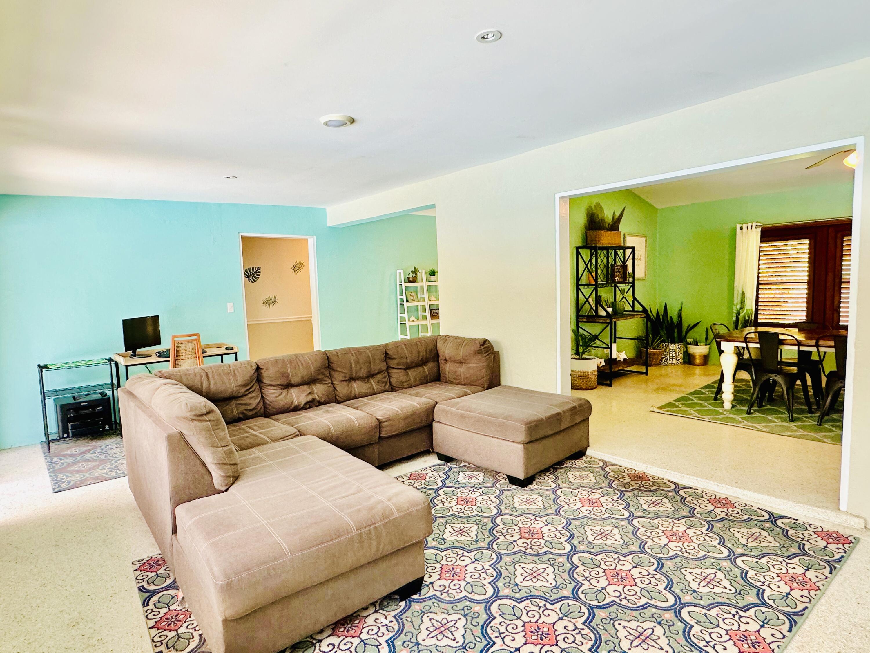 28 A&C Rattan QU, 28 A&C, St. Croix Unit: 28 A&C