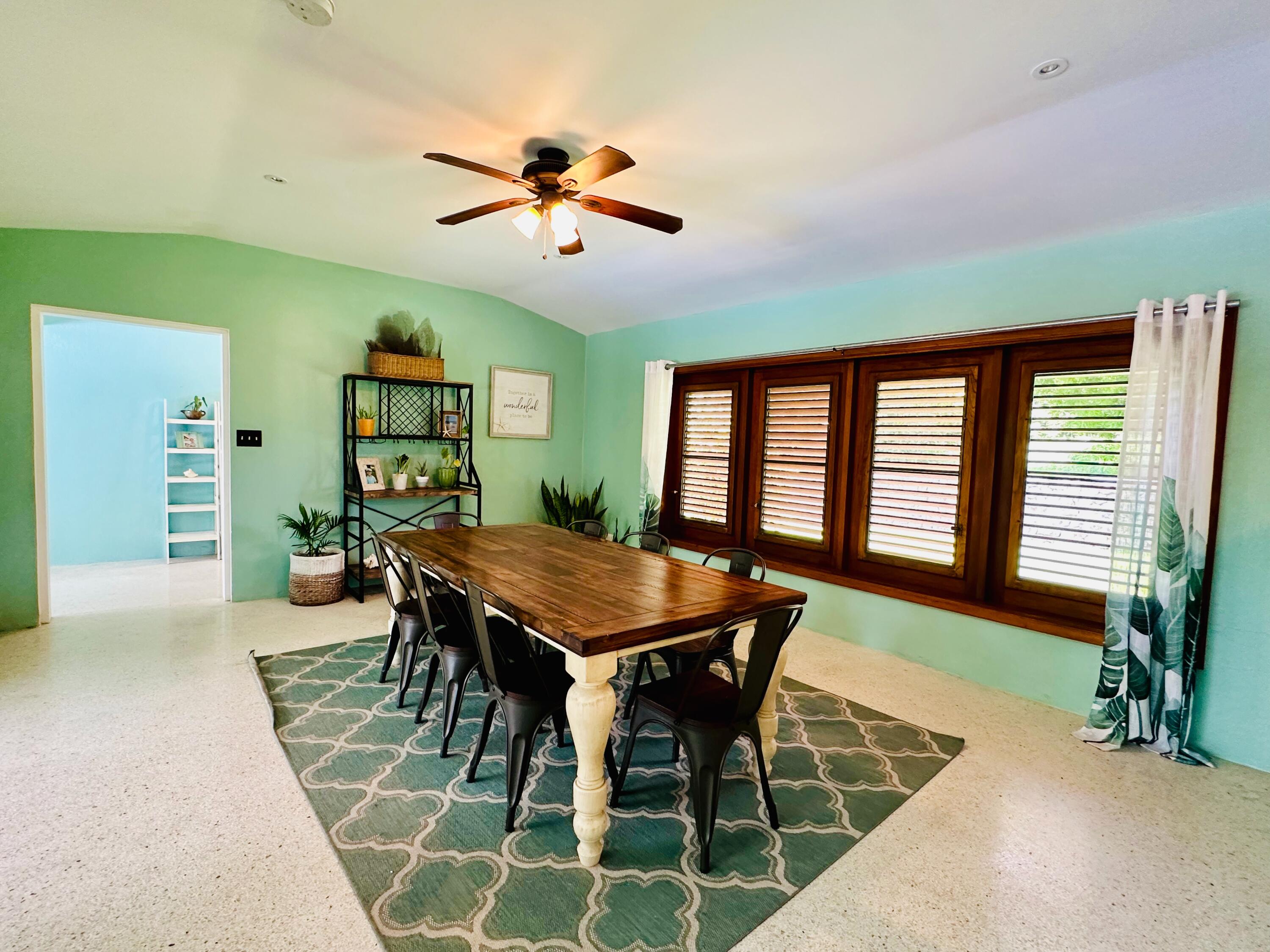 28 A&C Rattan QU, 28 A&C, St. Croix Unit: 28 A&C