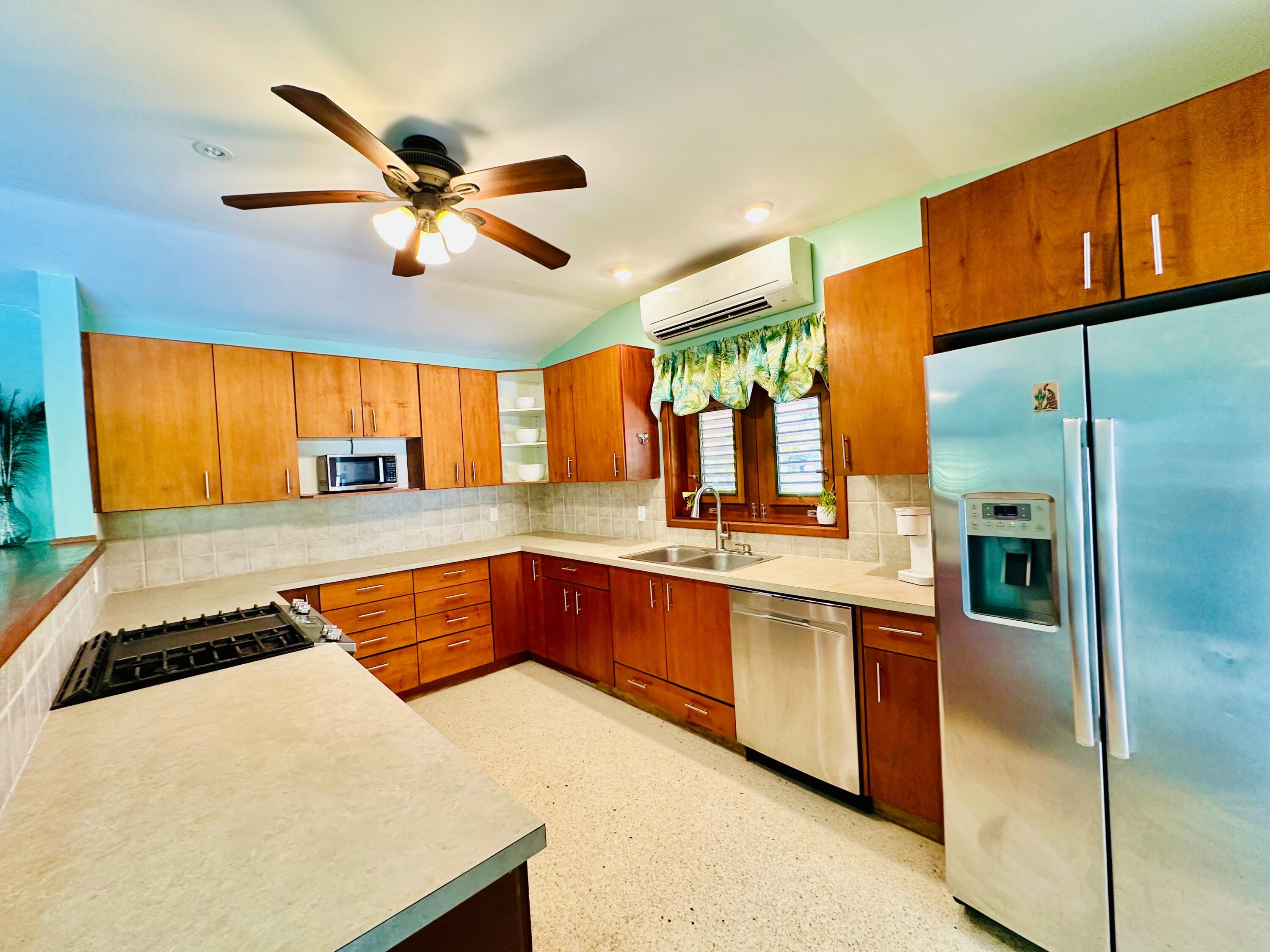 28 A&C Rattan QU, 28 A&C, St. Croix Unit: 28 A&C