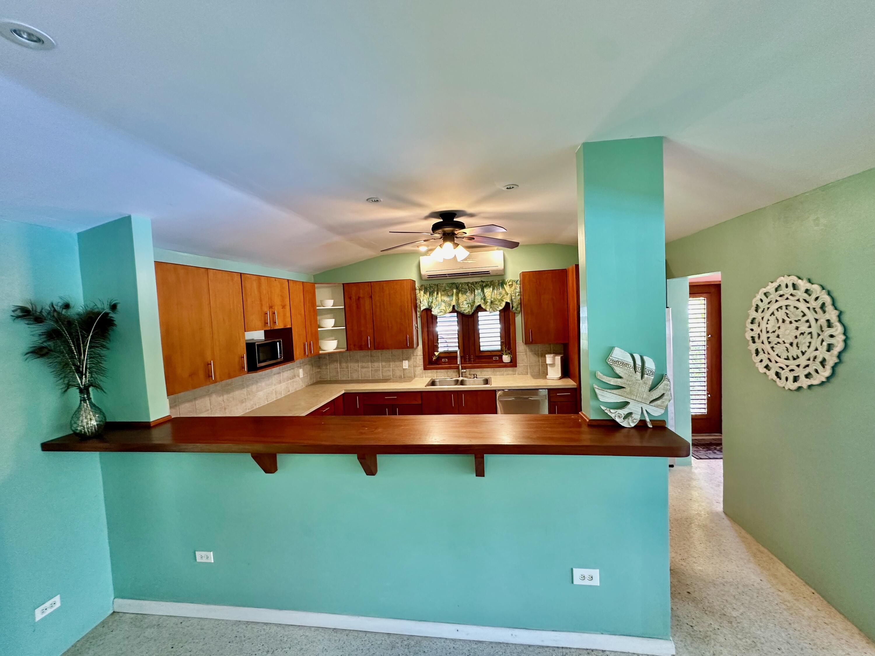 28 A&C Rattan QU, 28 A&C, St. Croix Unit: 28 A&C