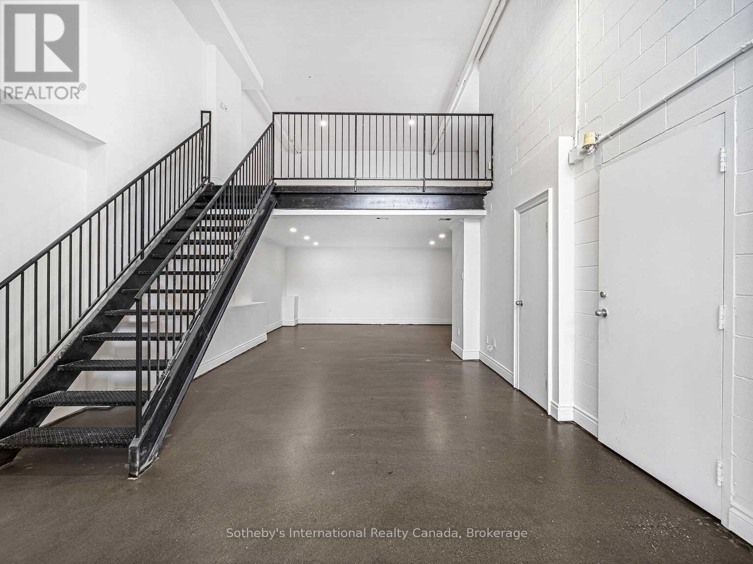 122 - 401 LOGAN AVENUE Unit: 122